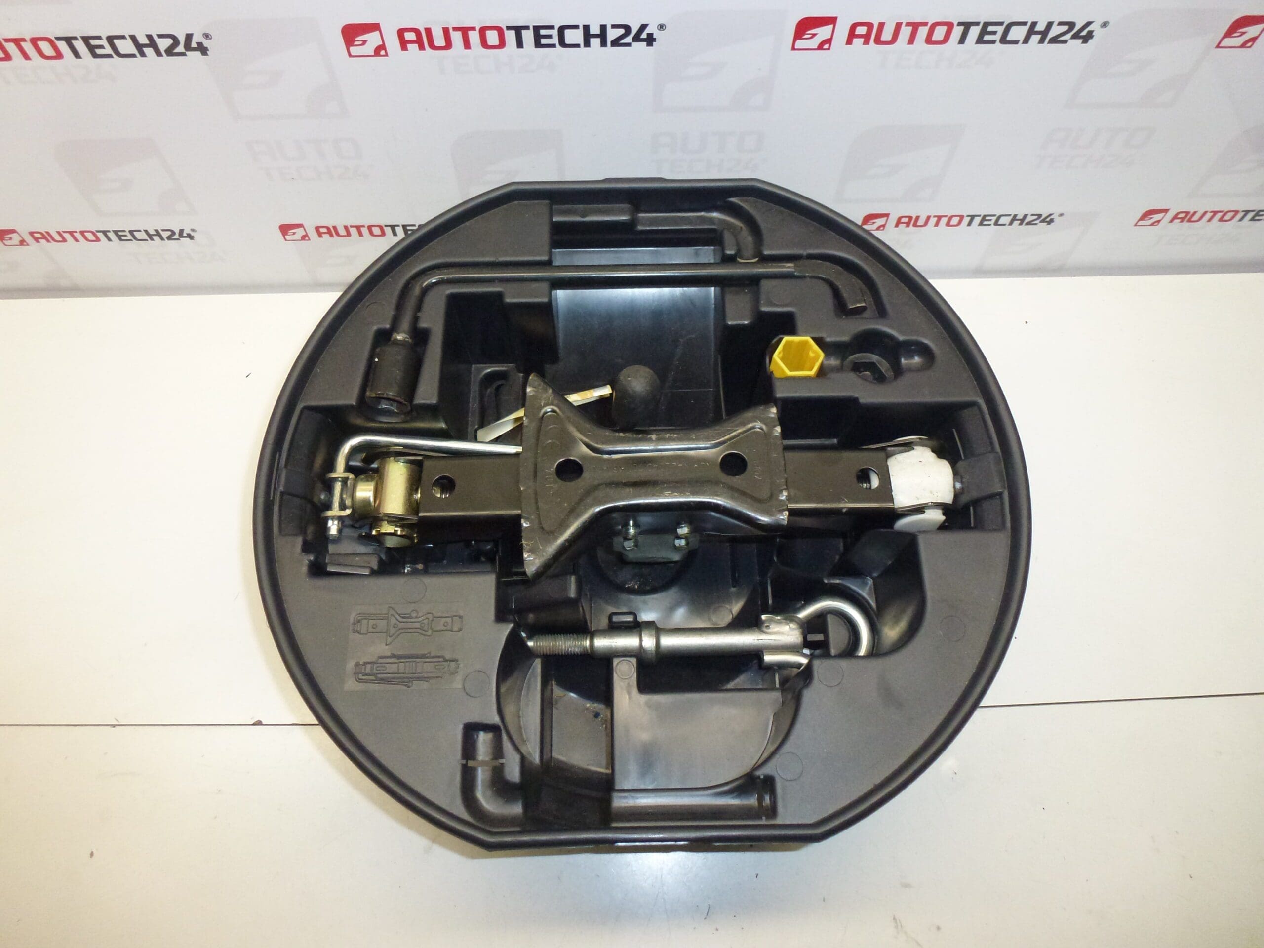 Outillage, levier, clé, anneau de remorquage Citroën C3