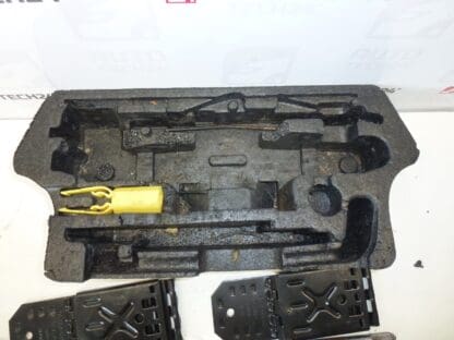 Outillage, cric, clé, anneau de remorquage Citroën C4 GRAND Picasso 6736A3