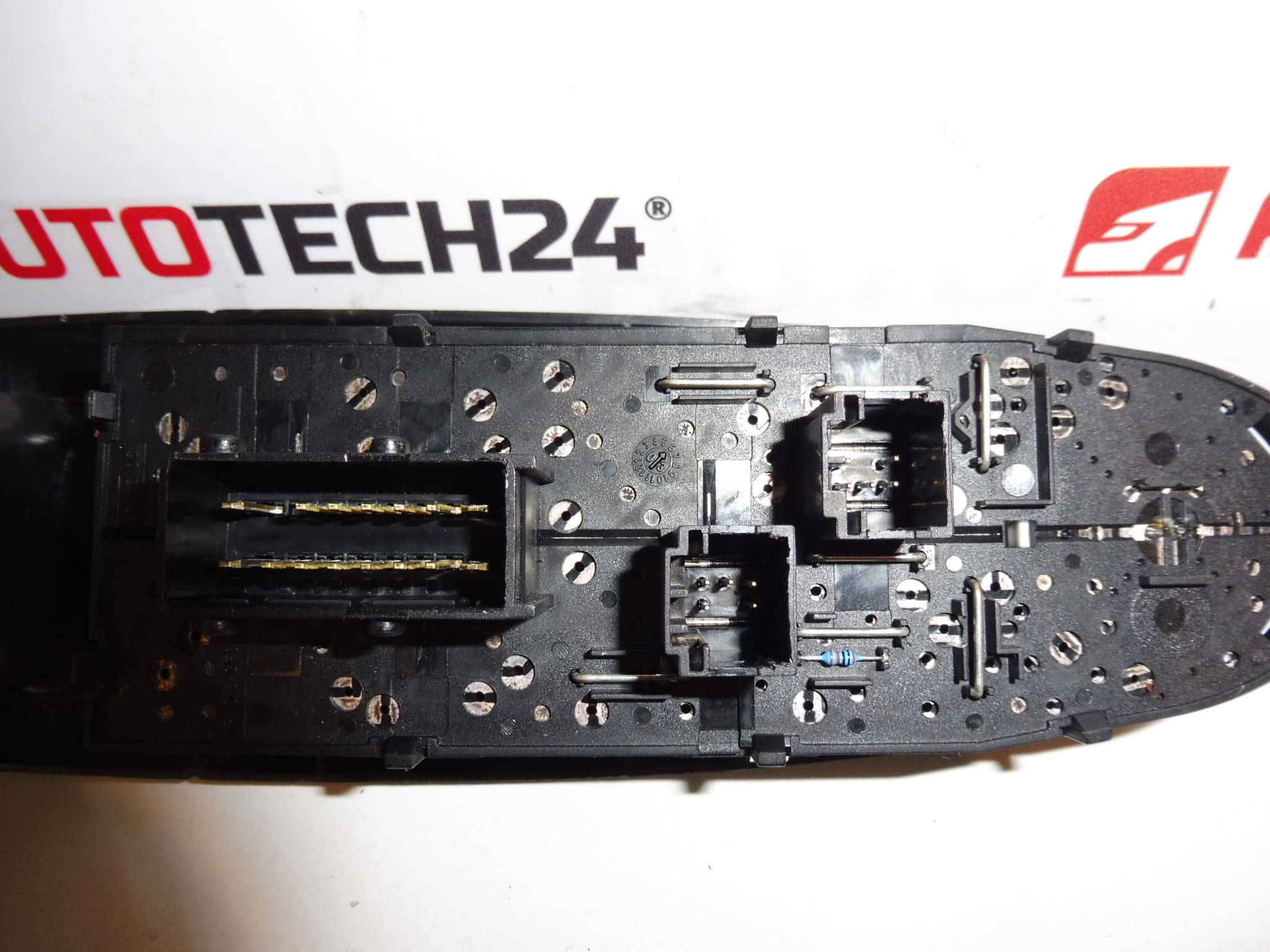 Commande de vitre Peugeot 406 6554CC