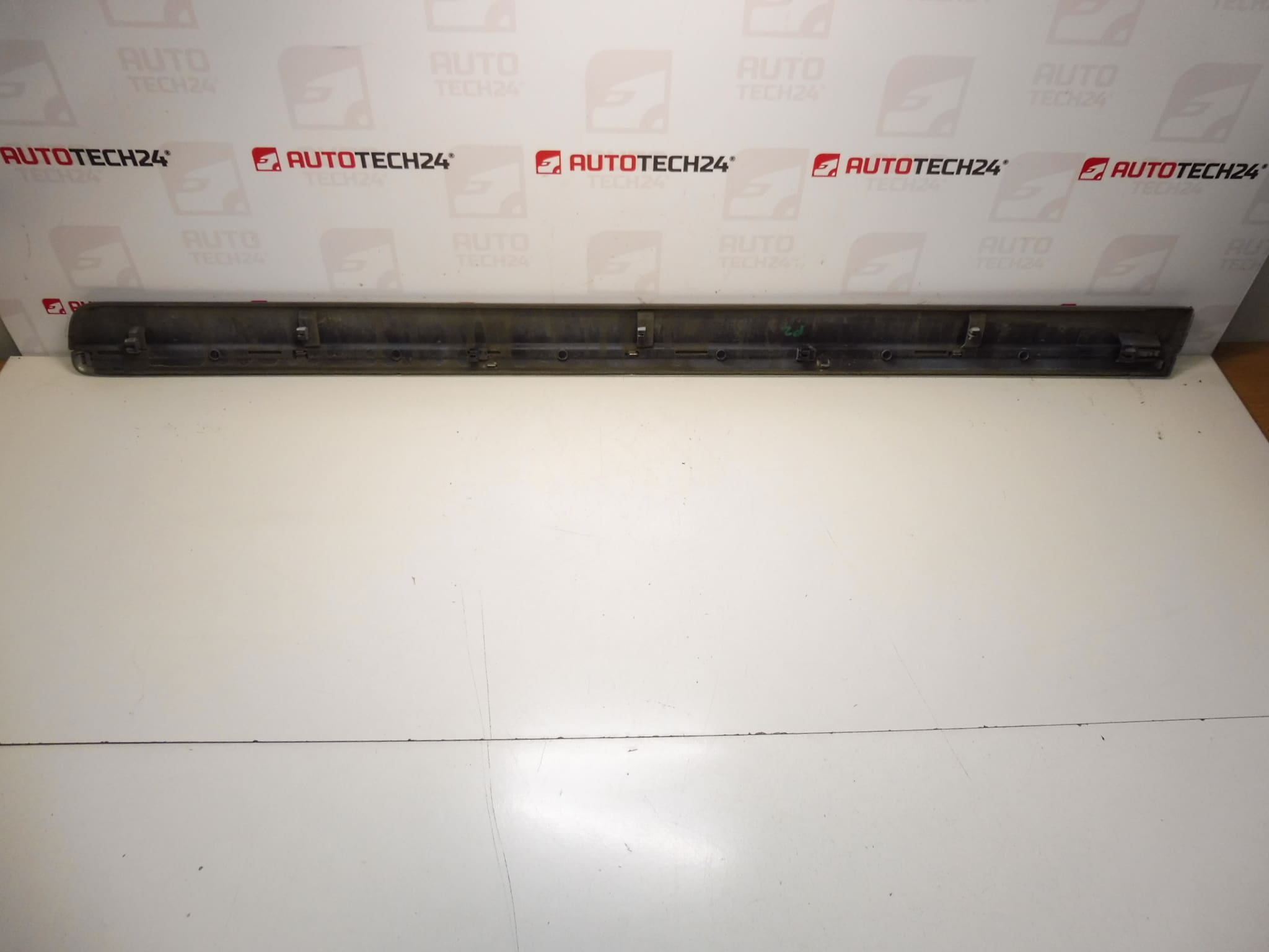Moulure de porte arrière droite Citroen C8 Peugeot 807 KTQ 1401029677 8546W3