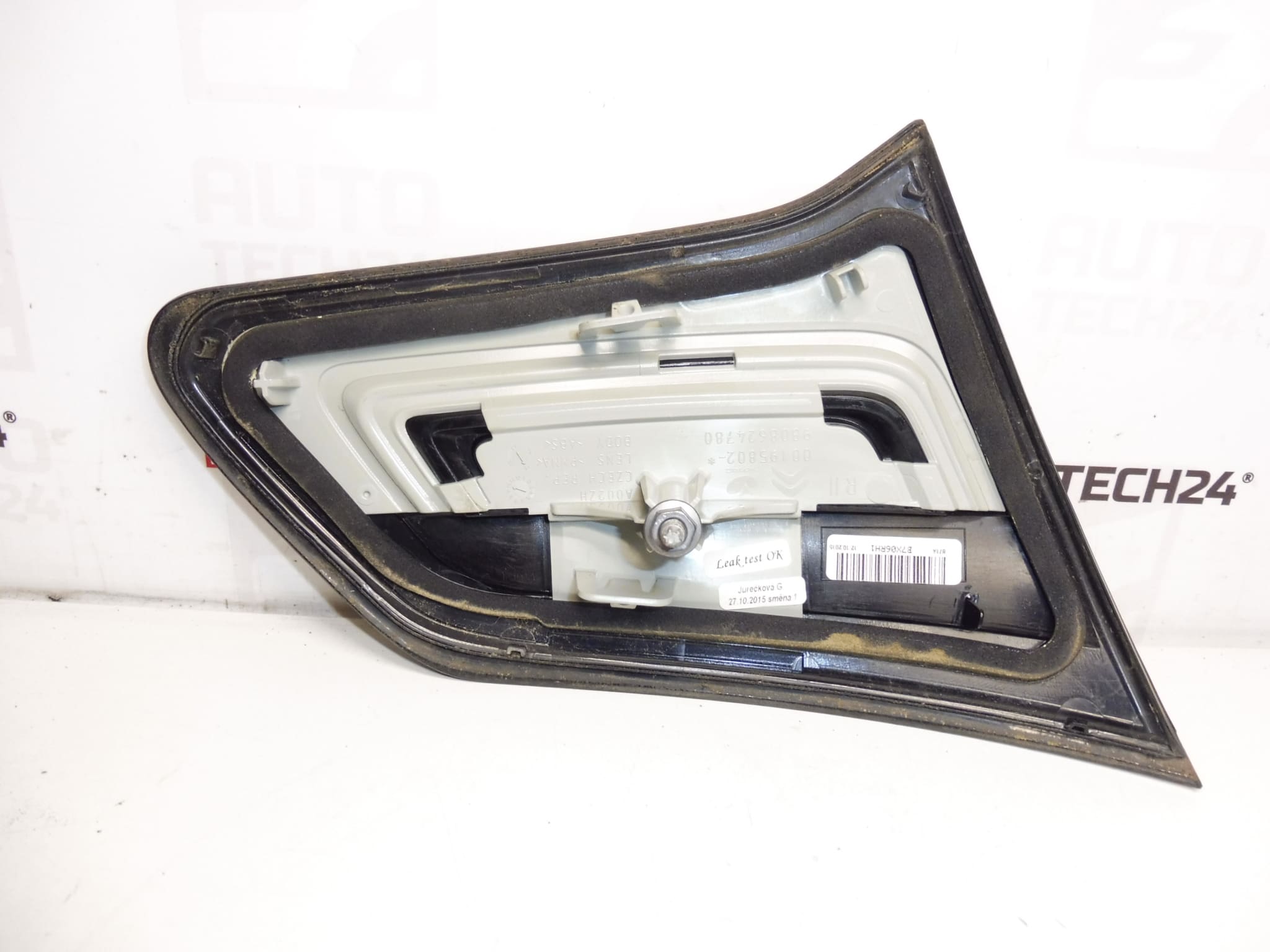 Cadre décoratif de feu arrière droit Citroën C4 II 9808624780