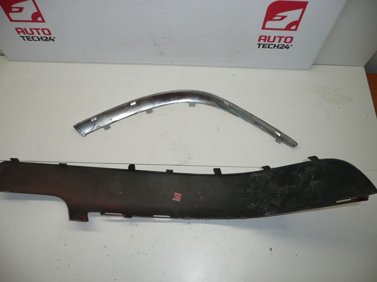 Bande avec pare-chocs LP chromé Citroën Xsara Picasso 7452CK