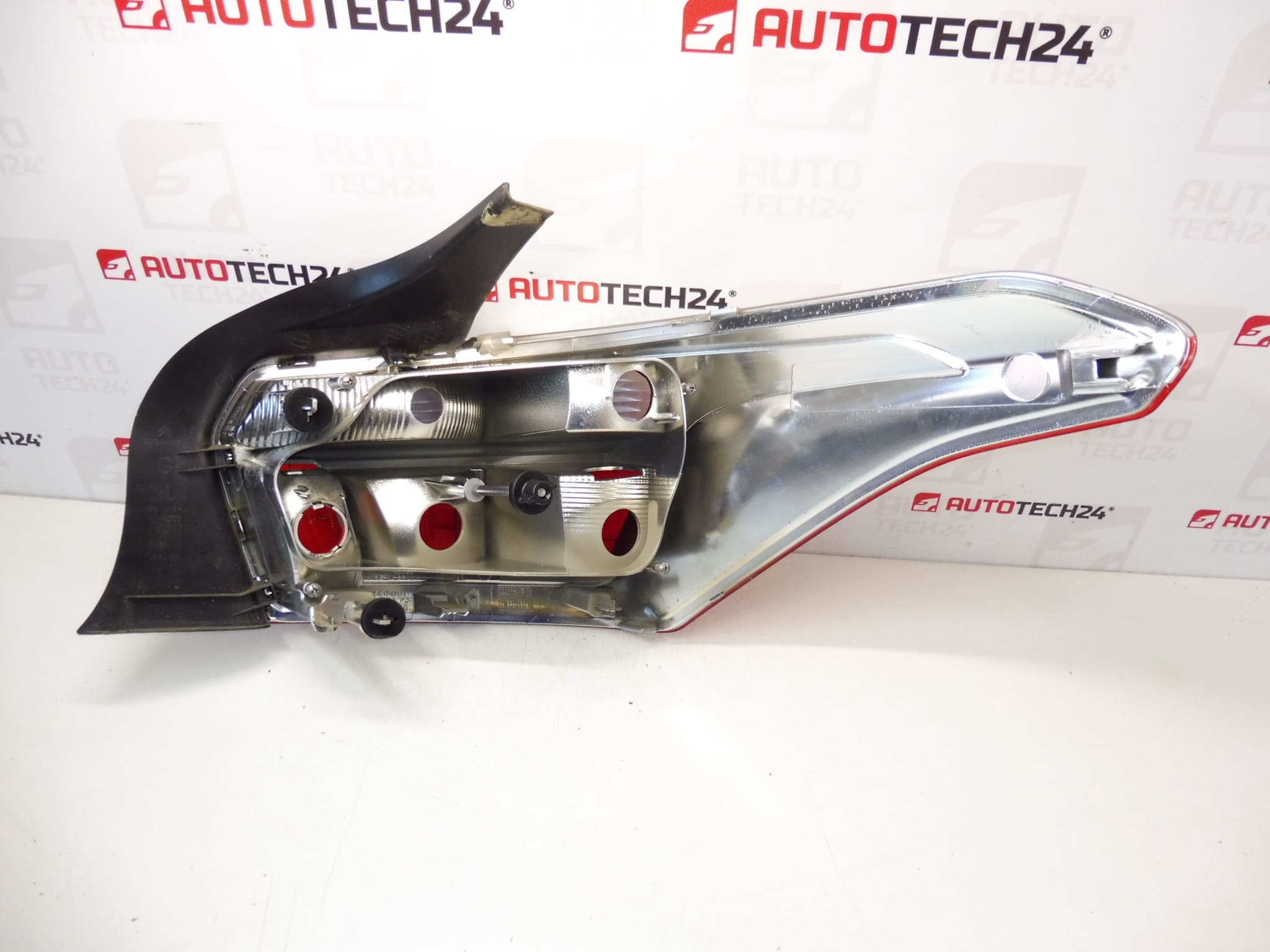 Feu Arrière Gauche Citroën C-Elysée 9674809080 9678544480 – Image 2