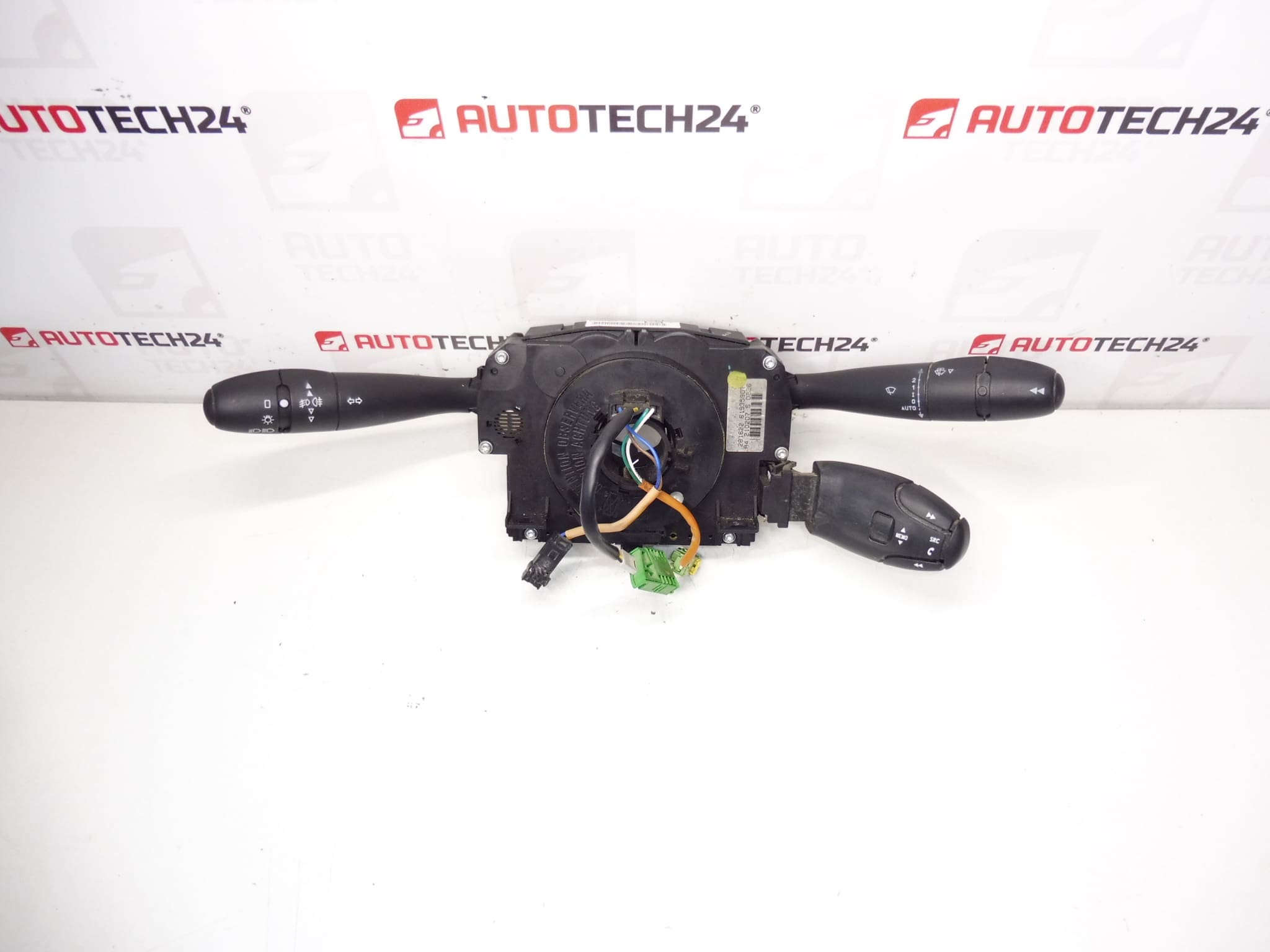 Conducteurs sous le volant Citroën C6 Peugeot 407 96611306XT 6242T1