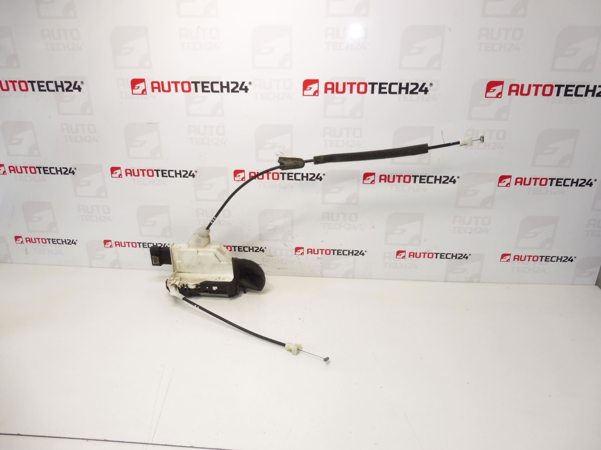 Conducteur de serrure de porte avant gauche Peugeot 3008 5008 9800623180 9135HF